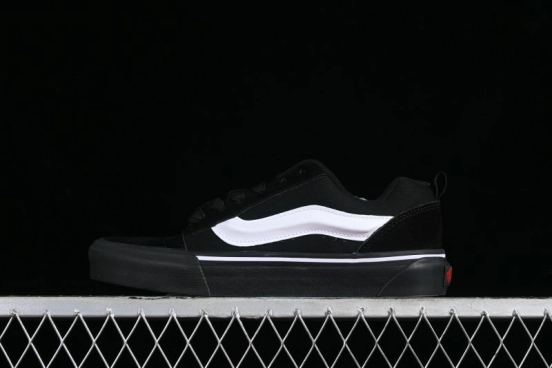 Vans Classics Knu Skool Retro Skate Shoes with Thickened Tongue and Oversized Toe - VN0009QCB9P