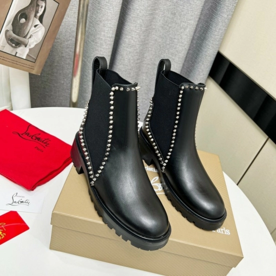 Christian Louboutin Fall/Winter 2025 Classic Ankle Boots with Studded Design - LY00330